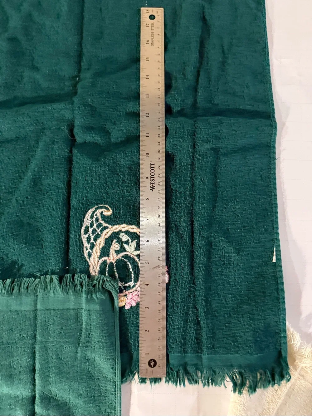 Vtg set of 3 Embroidered Fall Hand and Fingertip Towel Set - Green & Cream